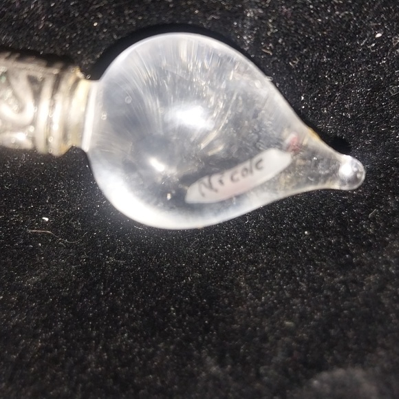 Nicole on a grain of rice - Picture 1 of 5